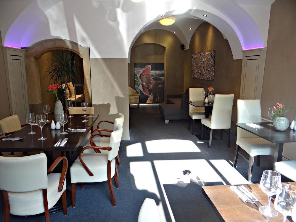 Hotel U Krize Prága Kültér fotó