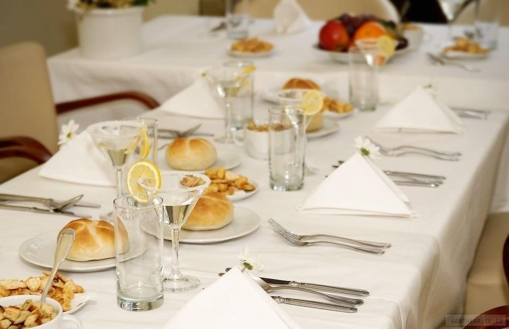 Hotel U Krize Prága Kültér fotó