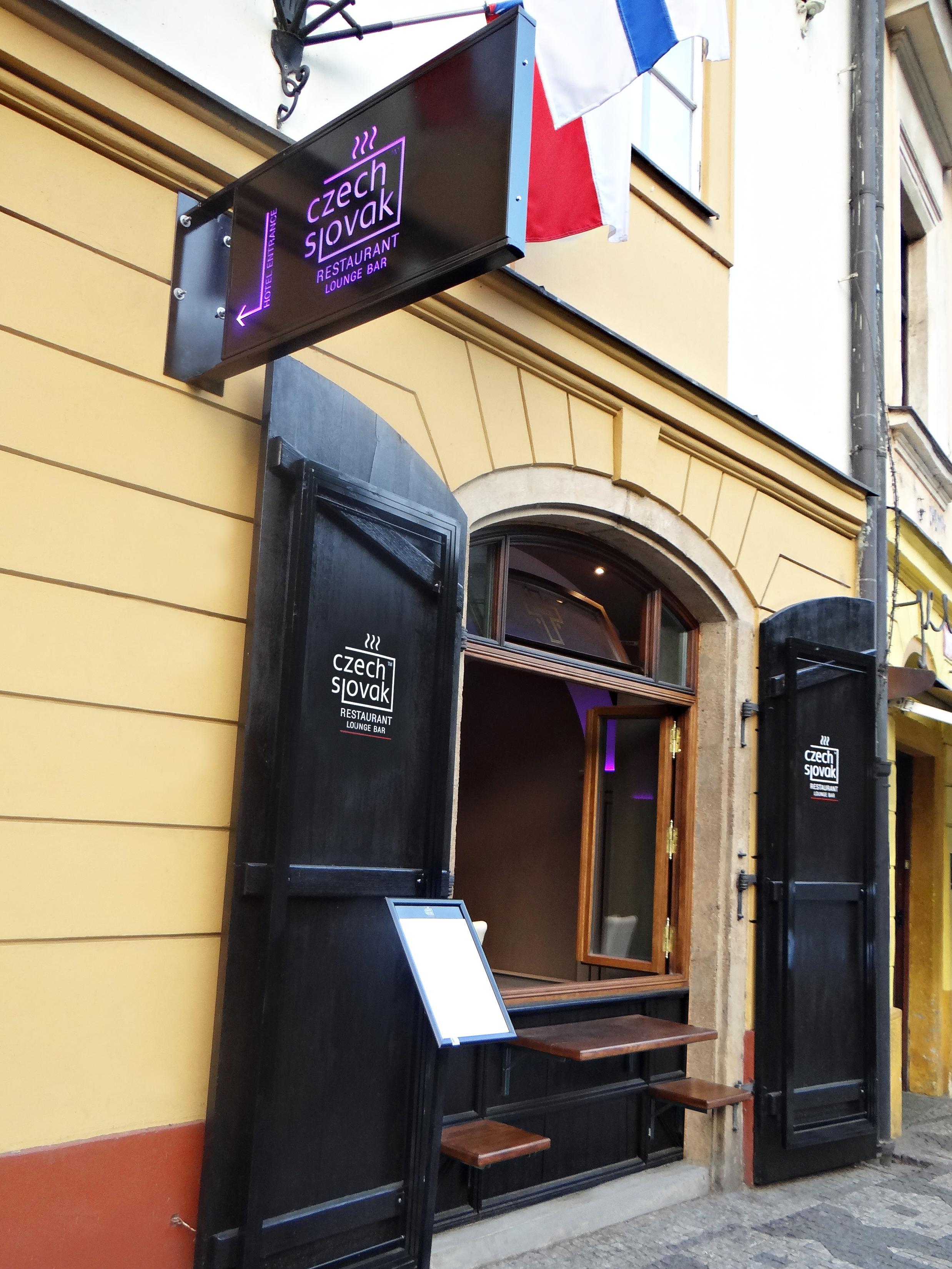 Hotel U Krize Prága Kültér fotó